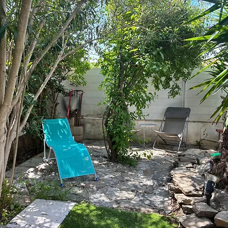 Villa De 66 *